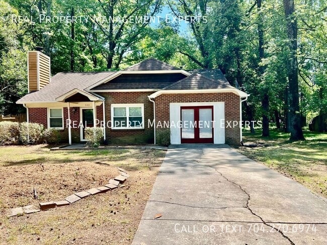 Building Photo - 723 Cricketwood Ln