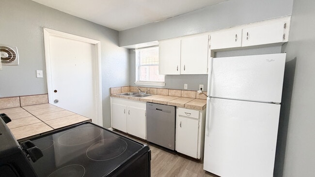 Photo - Kentwood Apartments Unidad 1706 A