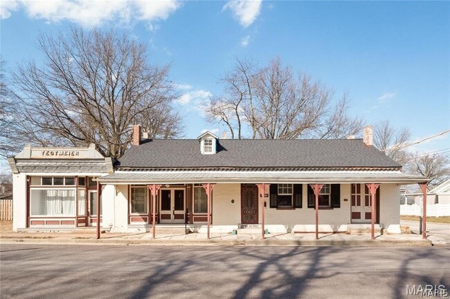 Photo - 301 W Laurel St