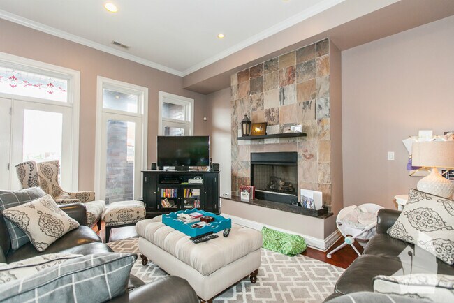 1357 W Grand Ave Unit 4