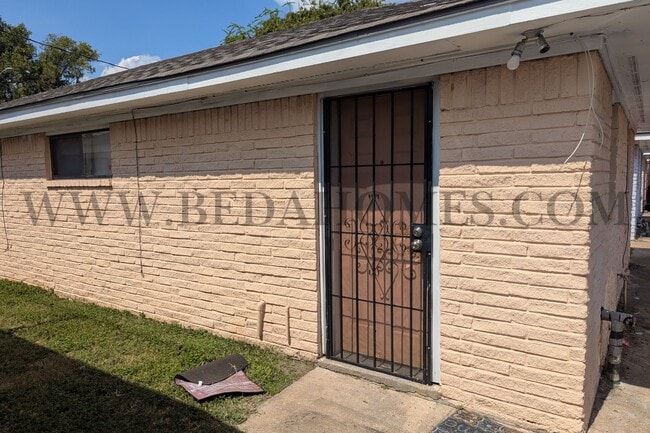 Photo - 2908 Wipprecht St