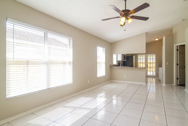 Photo - 13500 Glasser Ave