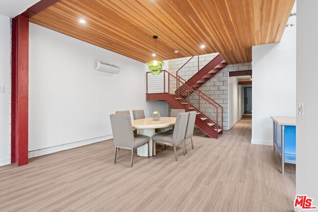 Photo - 800 Indiana Ave