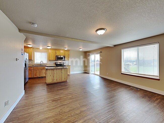 Photo - 2522 Char Cir NW