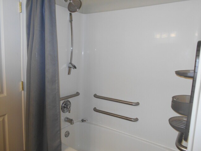 Ducha sobre bañera - 735 Washington St Unidad 220