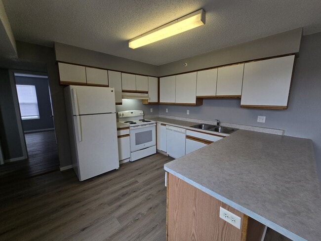 Building Photo - 64 Miller Ave SW