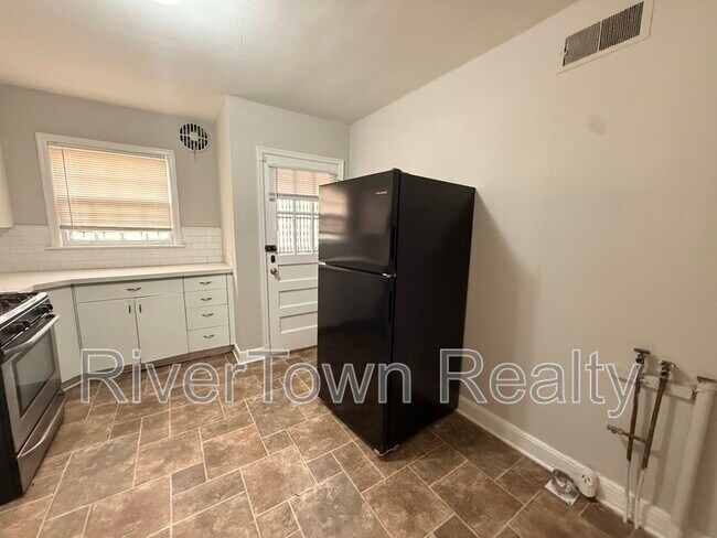 Photo - 3558 Poplar Ave