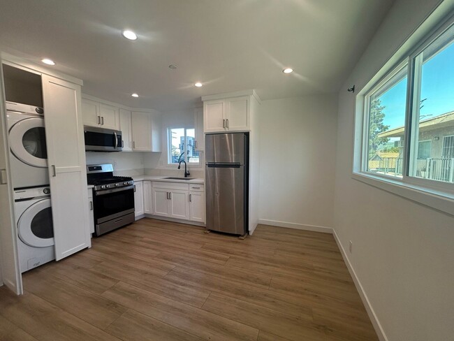 Photo - 10914 Columbus Ave Apartment Unit 4