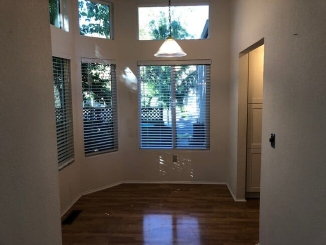 Photo - 1304 Foothill Dr