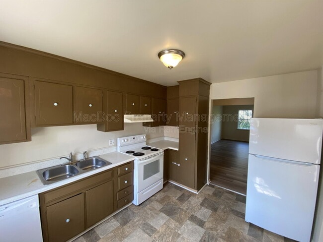 Photo - 706 Olde Greenwich Cir