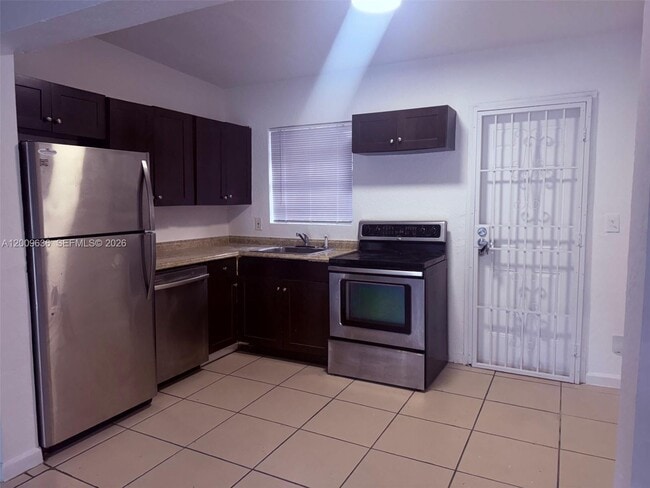 590 NW 46th St Unit 2