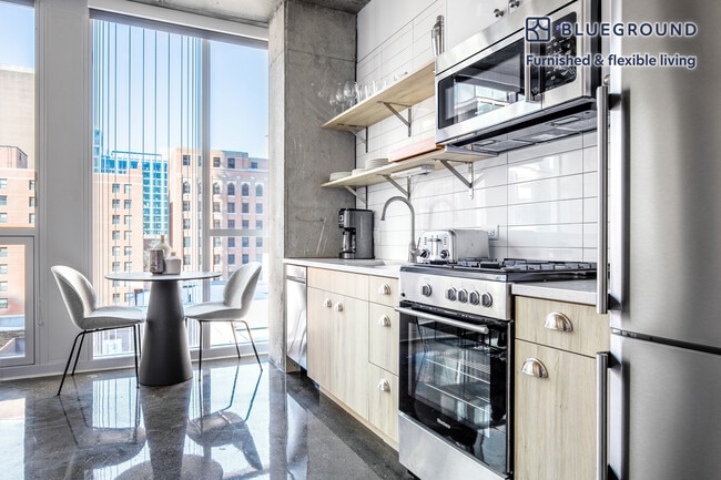 Photo - 108 W Chicago Ave Unit FL6-ID362