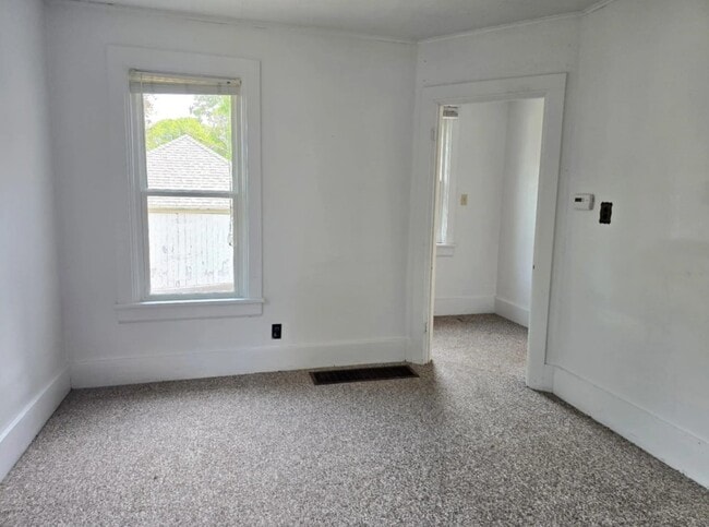 Photo - 320 W Cedar St