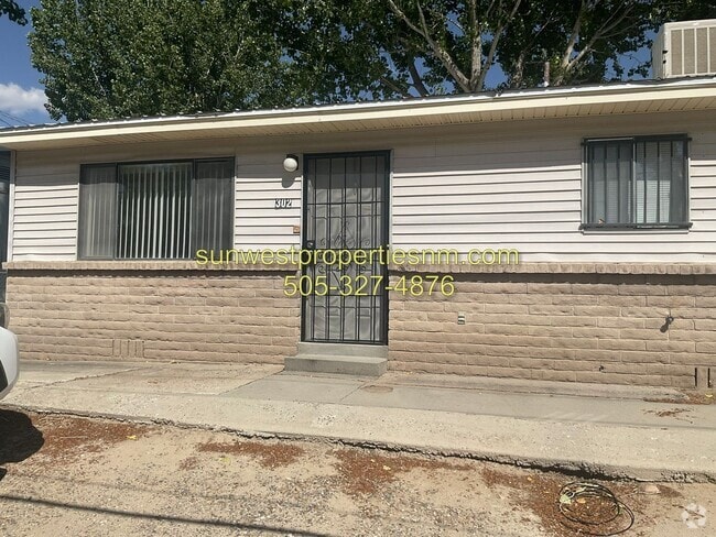 Building Photo - 2 Bedroom, 1 Bath Rental