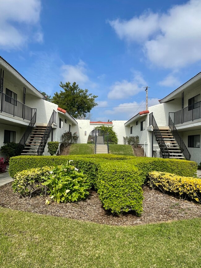 La Casa Brea Apartments For Rent in Brea, CA