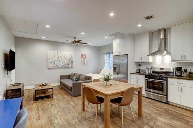 Photo - 4727 Bell St