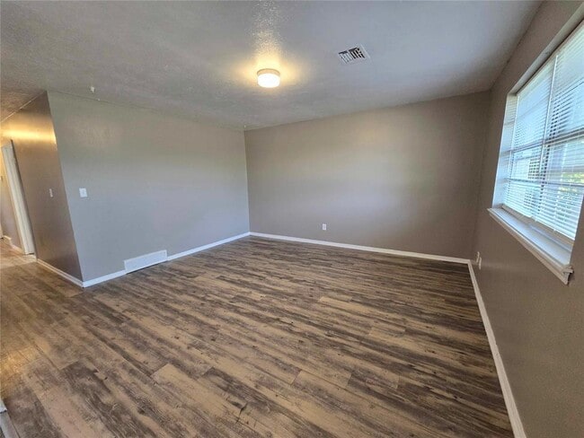 Photo - 2500 SE 51st St