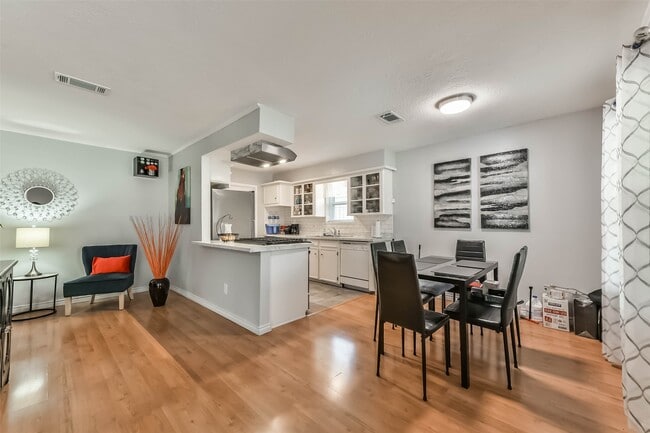 Photo - 3205 Brookhurst Ln