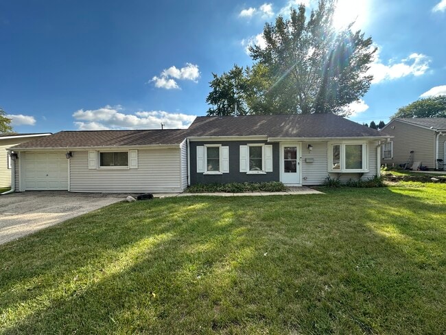 Building Photo - 3 E Oltendorf Rd