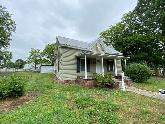 Photo - 1013 Attica St