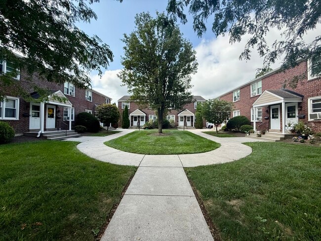 Building Photo - 3528 Rhoads Ave Unit C