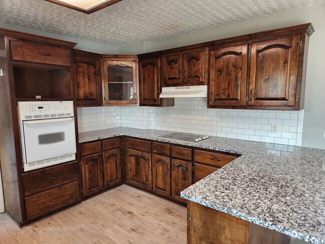 Photo - 1089 Pickle Rd