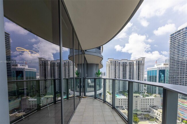 Photo - 1000 Brickell Plaza Unidad 2515