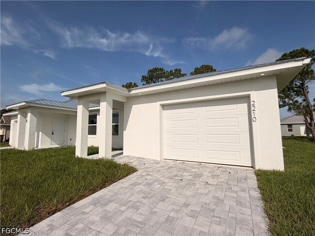Photo - 2212 Armour Rd
