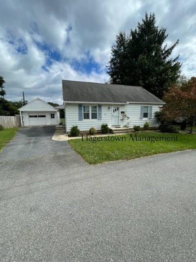 Building Photo - Charming Cape Cod in Halfway