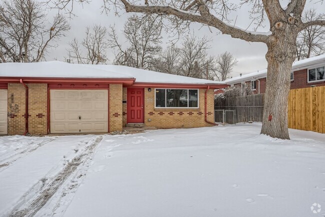 Building Photo - Newly Updated Duplex- Private fenced Yard-... Rental