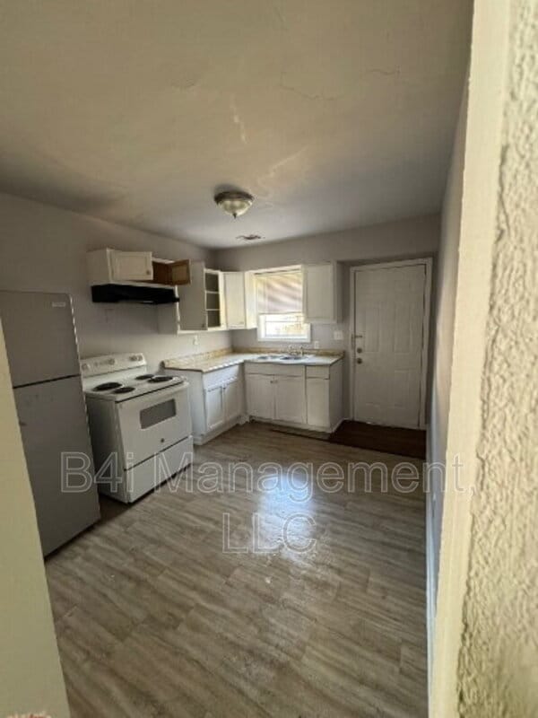 Photo - 2343 Huggins St