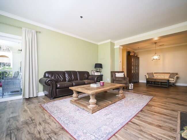 Photo - "Charming 3-Bedroom Condo with Cozy Fireplace - 1404 Sq Ft of Comfort in Prime NC Location!" Unit 3