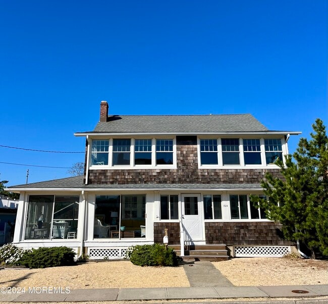 724 East Ave