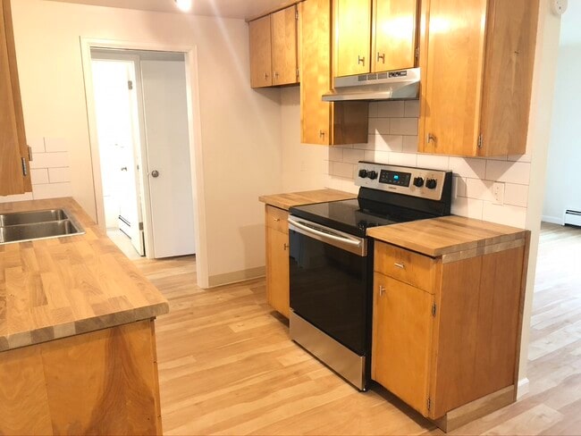 Photo - 713 Collyer St