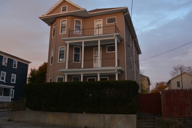 Building Photo - 49 Lynch St Unit 3 Rental