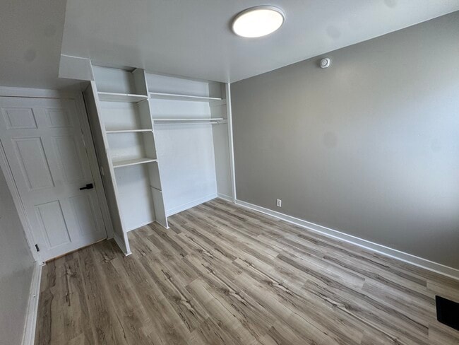 Photo - 704 E Walnut St