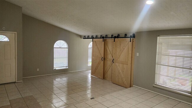 Photo - 2815 Quail Valley E Dr