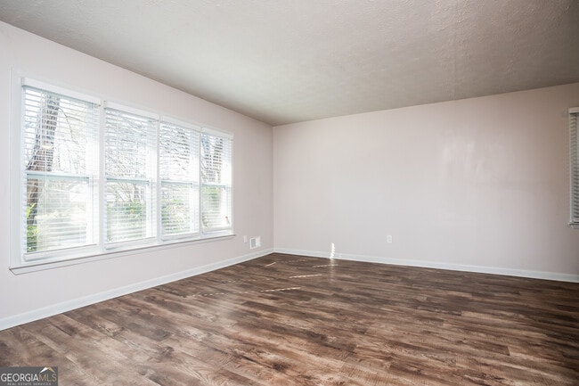 Photo - 537 Plainville Dr SW