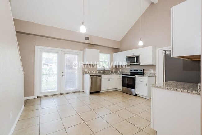 Photo - 700 E 7th St