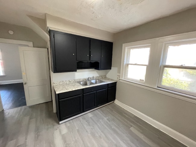 Photo - 3437 E 103rd St