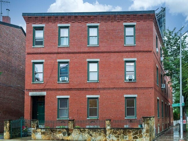 Photo - 76 Fairmont St Apartment Unit 1