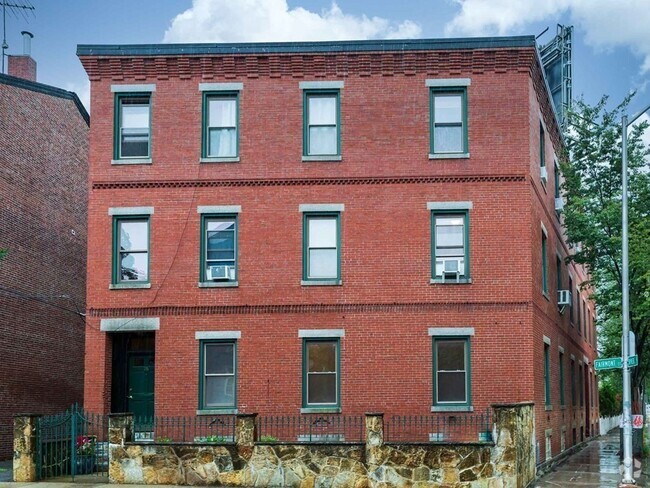 Building Photo - 76 Fairmont St Unit 1 Rental