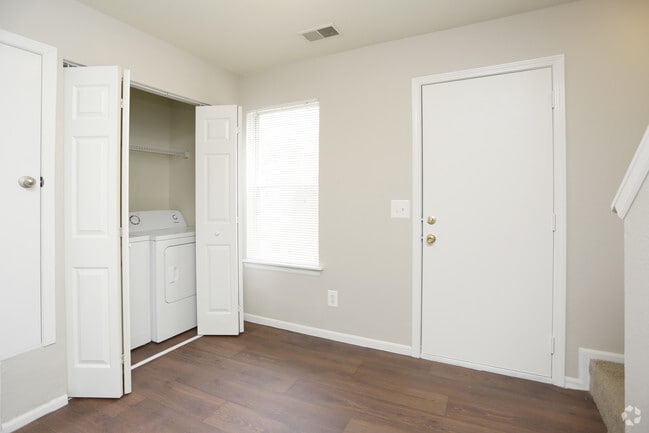 Willow Creek Apartments & Townhomes