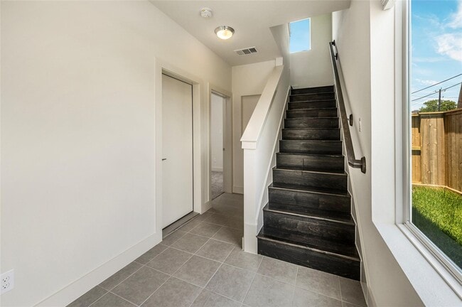 Photo - 2102 Live Oak St