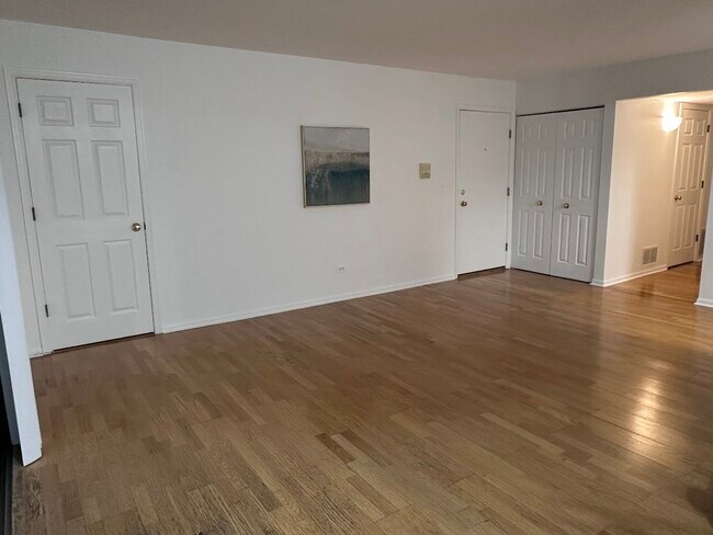 Photo - 234 W Ct of Shorewood Unit 3B