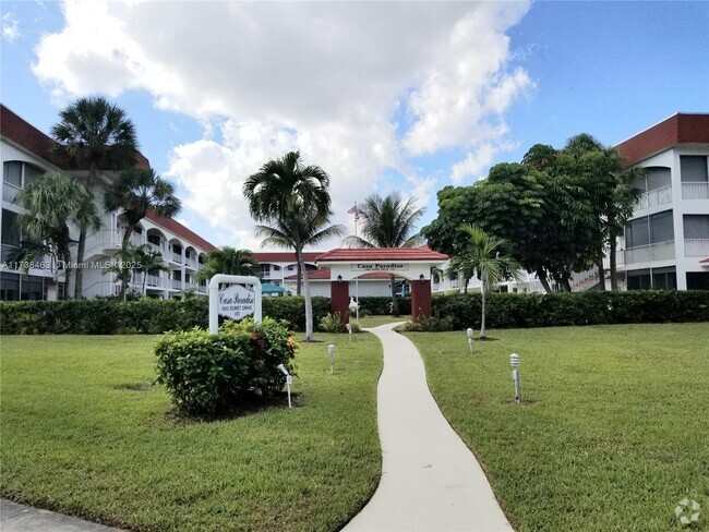 Building Photo - 541 Blue Heron Dr Unit 111 Rental