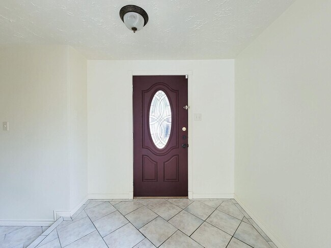 Photo - 2118 Creekshire Dr