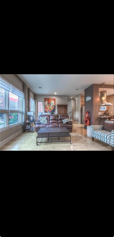 Photo - 4547 Washington St