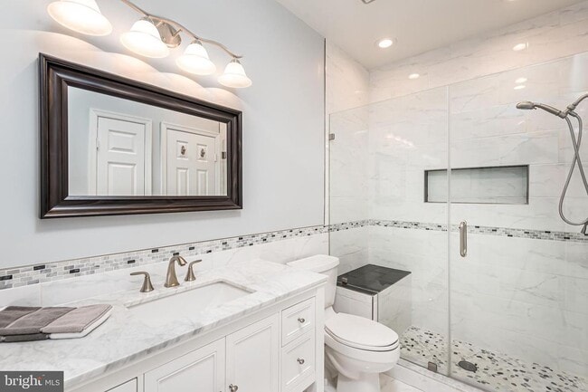Building Photo - 6011 Rosebud Ln Unit 203
