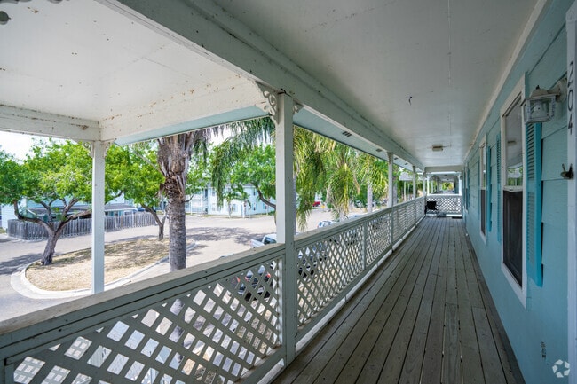 Primary Building Balcony - Oak Terrace Apartments